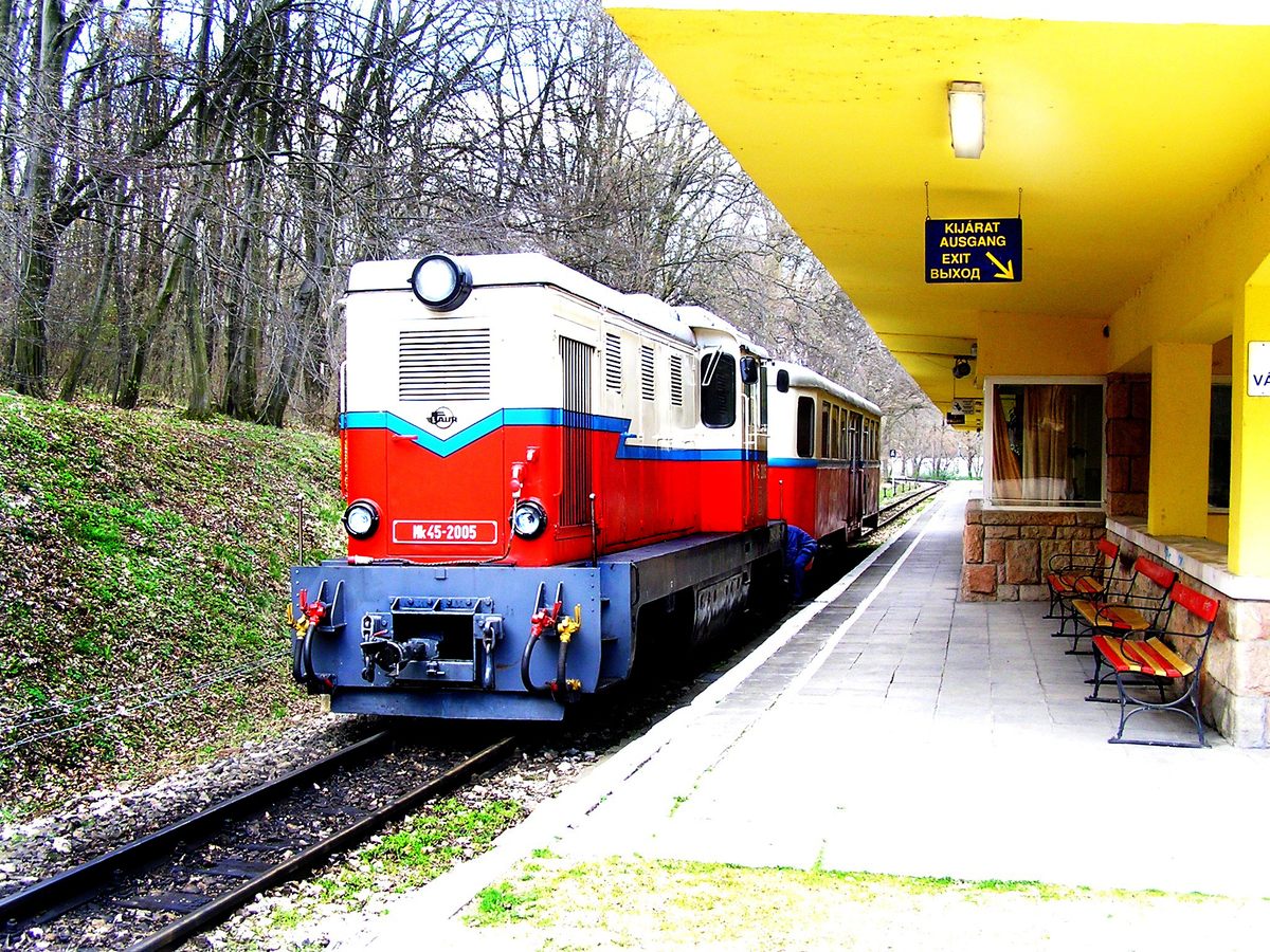 Singular ferrovia hngara  operada exclusivamente por crianas entre 10 e 14 anos