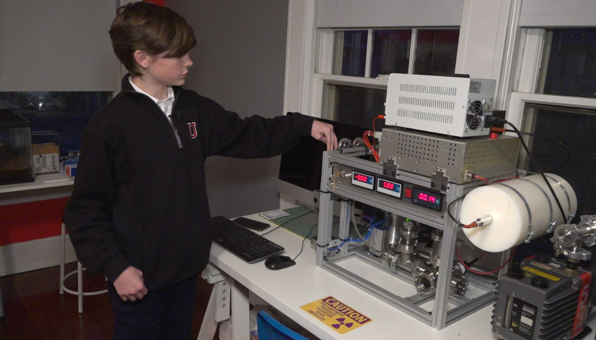 Garoto de 13 anos cria um reator de fuso nuclear em sua prpria casa com elementos comprados na Internet
