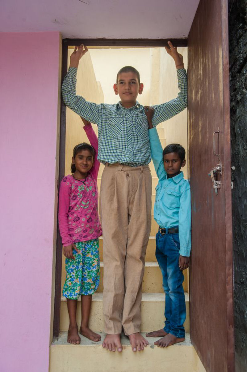 O menino de 8 anos mais alto do mundo mede 2,10 metros 05
