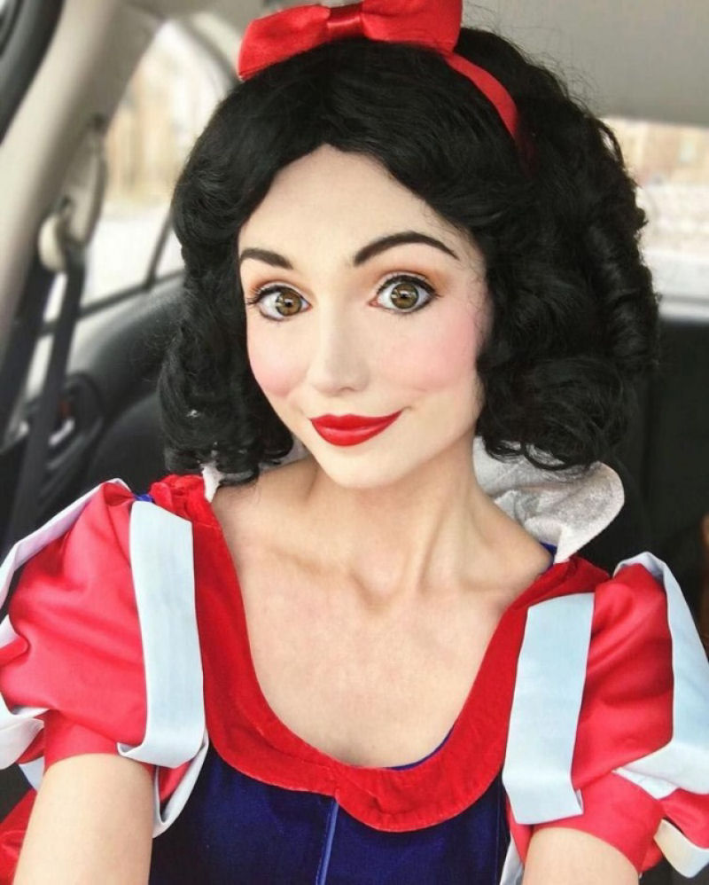 Esta garota se veste como princesas da Disney para ser voluntria em hospitais peditricos 01