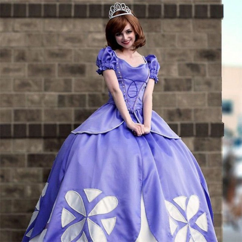 Esta garota se veste como princesas da Disney para ser voluntria em hospitais peditricos 06