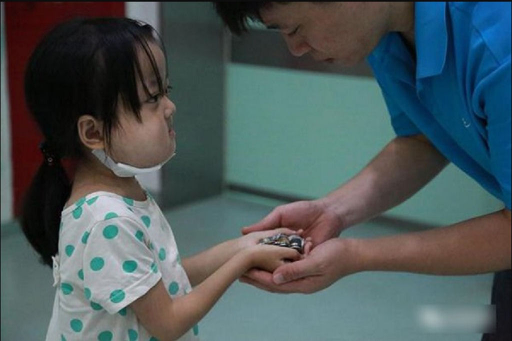Menina de 7 anos com doença terminal rejeita tratamento para salvar irmã bebê