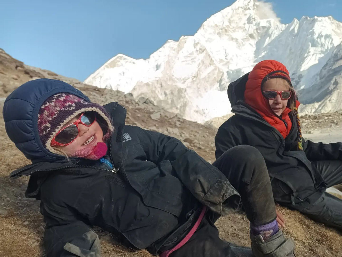 Menina de 4 anos se tornou a pessoa mais jovem a chegar ao acampamento base do Monte Everest