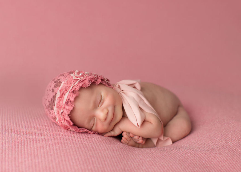 Fotgrafa britnica cria retratos insuportavelmente ternos de bebs dormindo 09