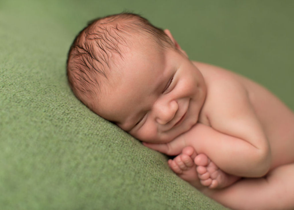 Fotgrafa britnica cria retratos insuportavelmente ternos de bebs dormindo 16