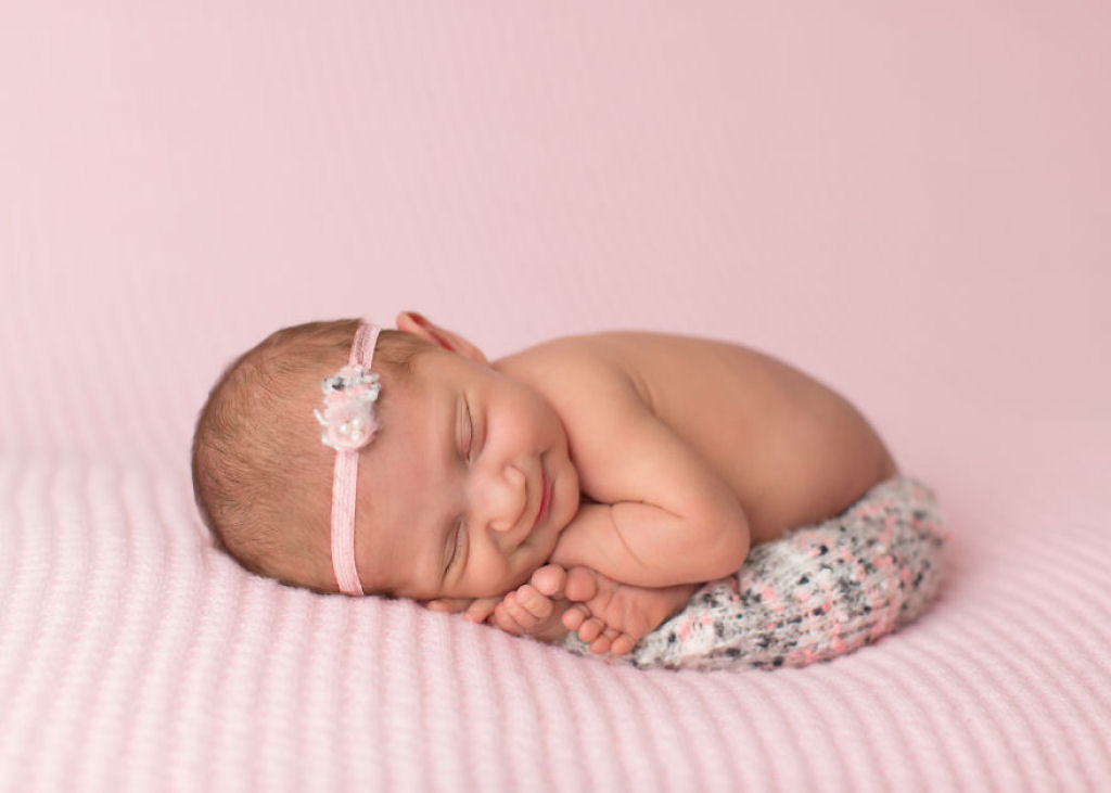 Fotgrafa britnica cria retratos insuportavelmente ternos de bebs dormindo 21