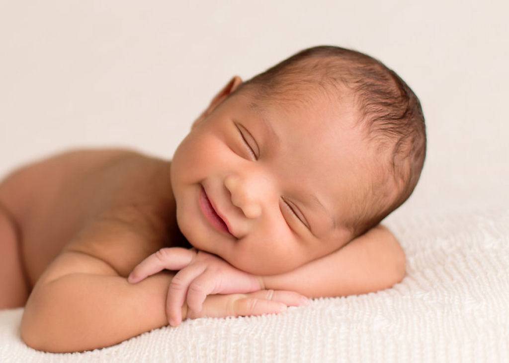 Fotgrafa britnica cria retratos insuportavelmente ternos de bebs dormindo 22