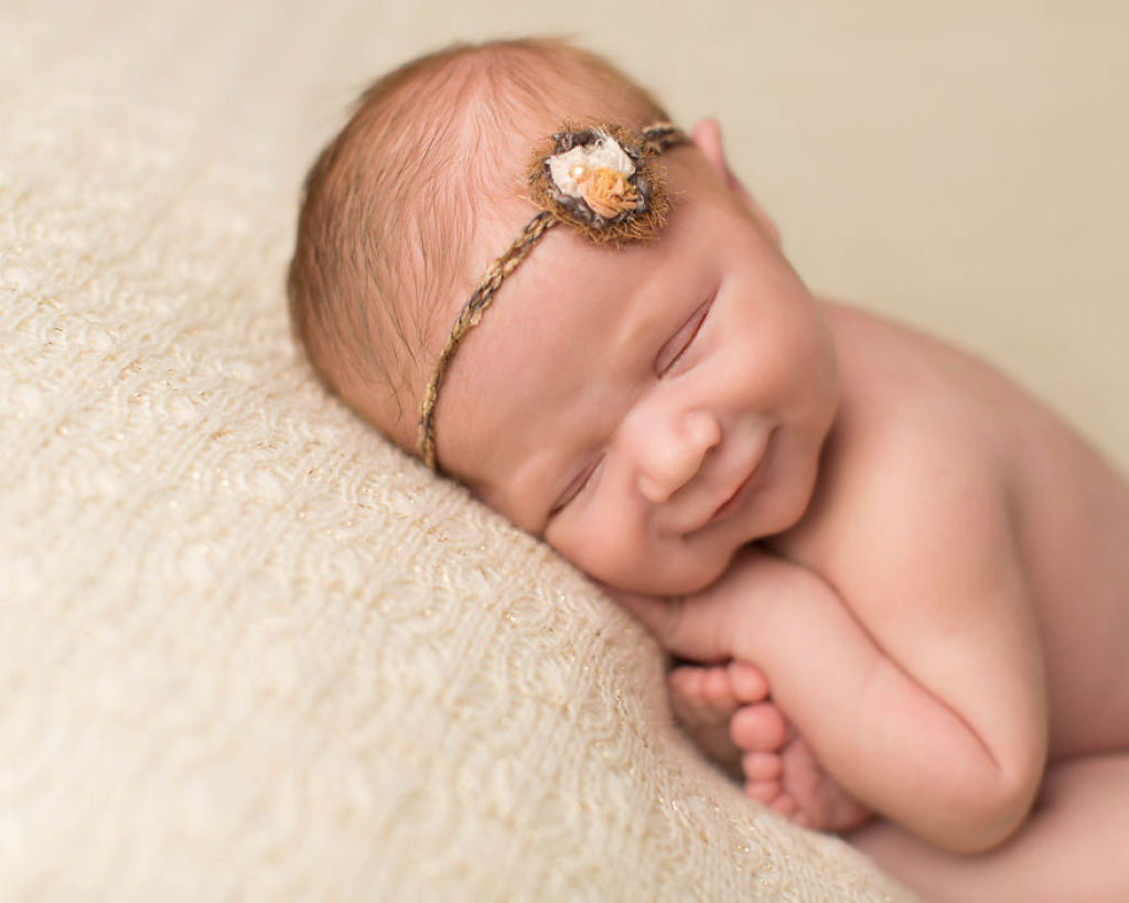 Fotgrafa britnica cria retratos insuportavelmente ternos de bebs dormindo 24