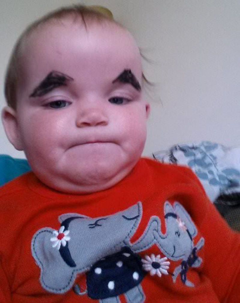Bebs com sobrancelhas feitas: impossvel no rir! 13