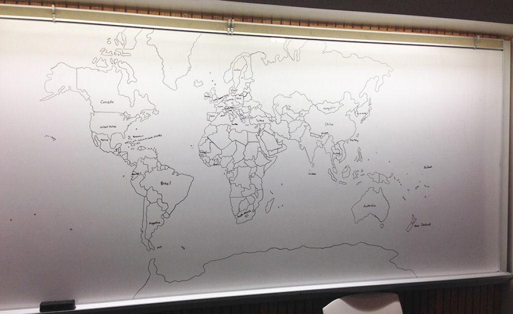 Garoto de 11 anos com autismo desenha um mapa-mndi de cor 01
