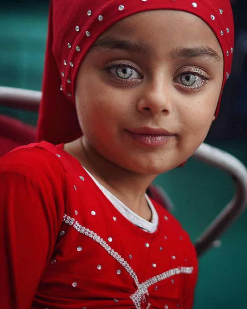 Fotógrafo turco captura a beleza inocente dos olhos de crianças que brilham como joias 06