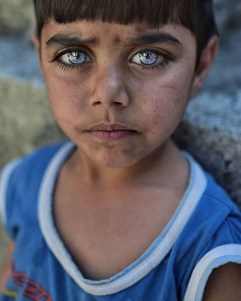 Fotógrafo turco captura a beleza inocente dos olhos de crianças que brilham como joias 09