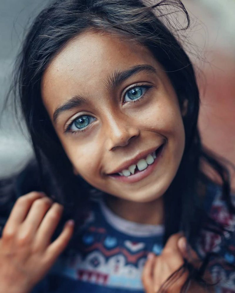 Fotógrafo turco captura a beleza inocente dos olhos de crianças que brilham como joias 12