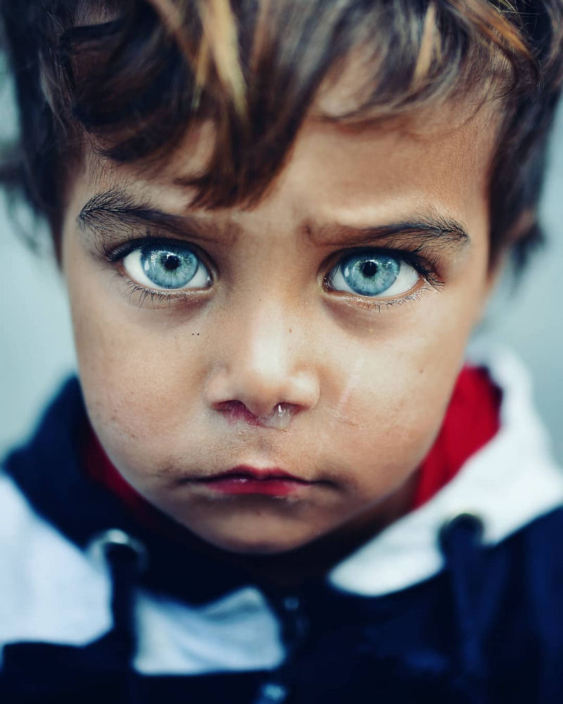 Fotógrafo turco captura a beleza inocente dos olhos de crianças que brilham como joias 13