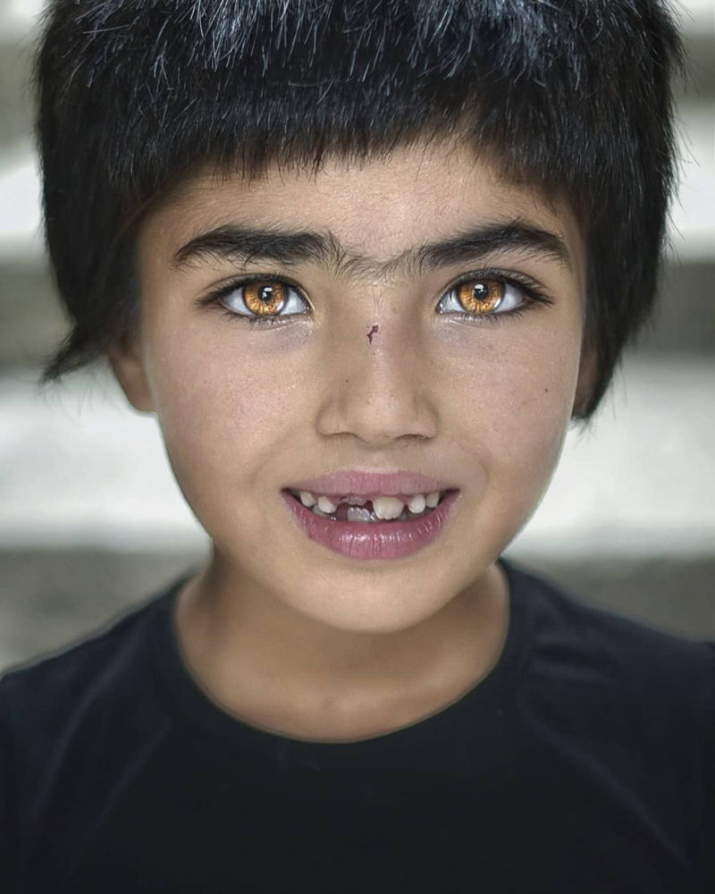 Fotógrafo turco captura a beleza inocente dos olhos de crianças que brilham como joias 19