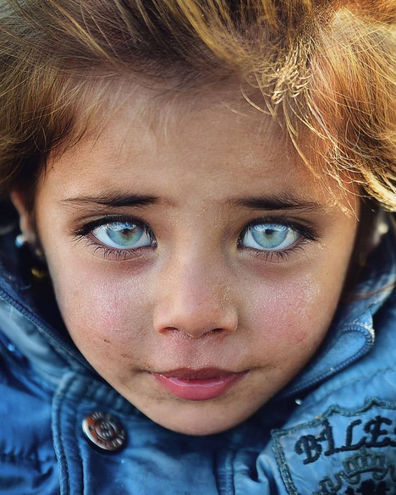 Fotógrafo turco captura a beleza inocente dos olhos de crianças que brilham como joias 20