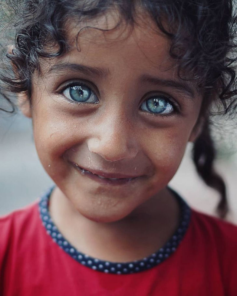 Fotógrafo turco captura a beleza inocente dos olhos de crianças que brilham como joias 23