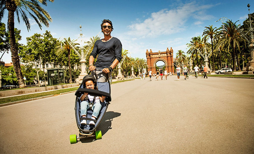 Este carrinho de beb com skate faz a alegria tanto dos pais quanto dos filhos