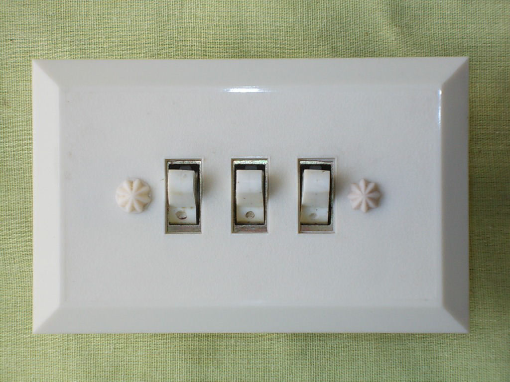 Enigma: trs interruptores e uma lmpada, somente para gnios