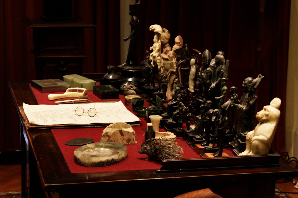 O Museu Freud Londres abriga o famoso divã em que Freud atendia seus pacientes