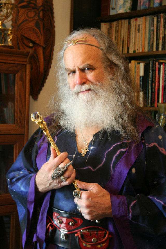 Dumbledore da vida real cria a primeira escola de feitiçaria do mundo