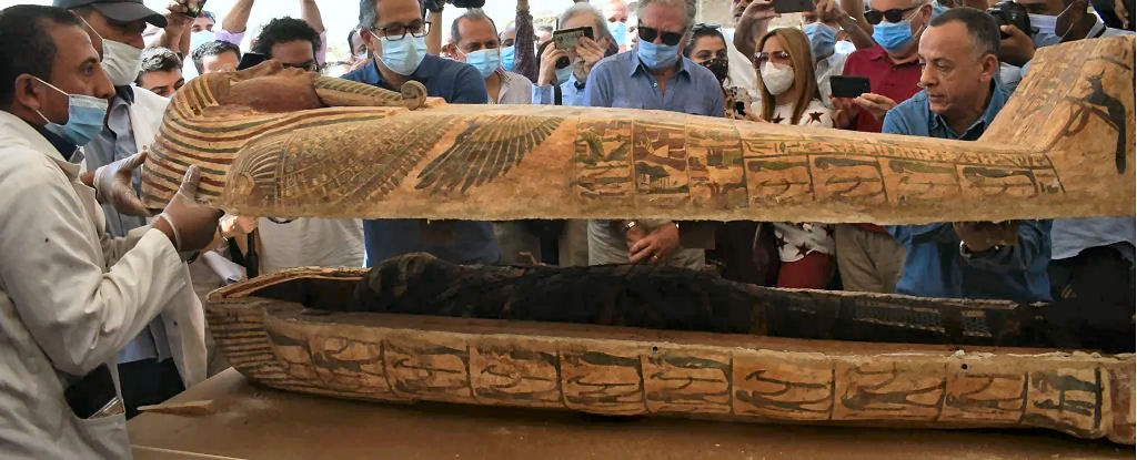Em pleno 2020, Egito revela múmia intacta selada por 2.500 anos, o que poderia dar errado?