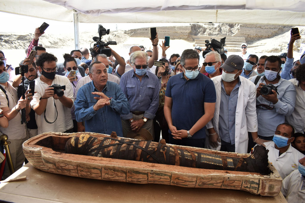 Em pleno 2020, Egito revela múmia intacta selada por 2.500 anos, o que poderia dar errado?