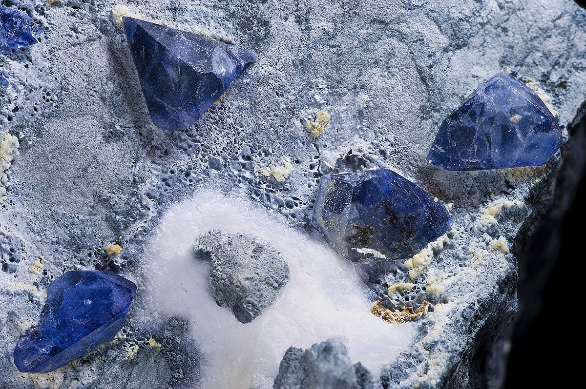 Benitoíta: a pedra preciosa rara encontrada apenas na Califórnia