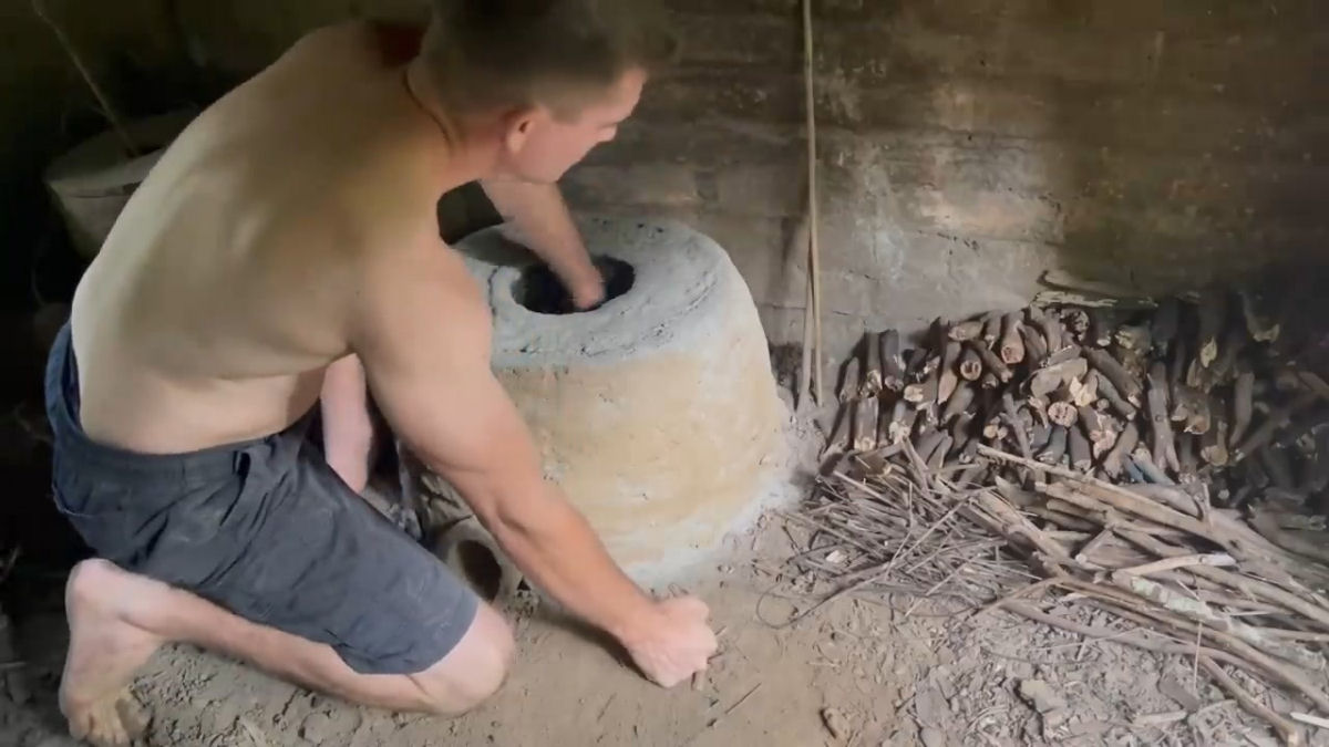 Como construir um fornalha isolada com cinzas de madeira usando apenas tecnologia primitiva