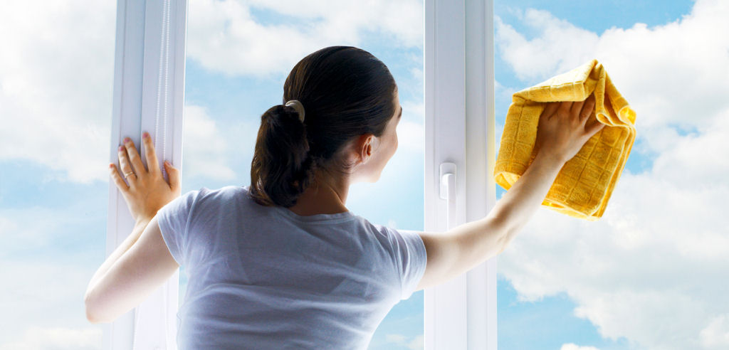 Limpe suas janelas com amaciante para roupa se quiser mant-las sem p bem mais tempo