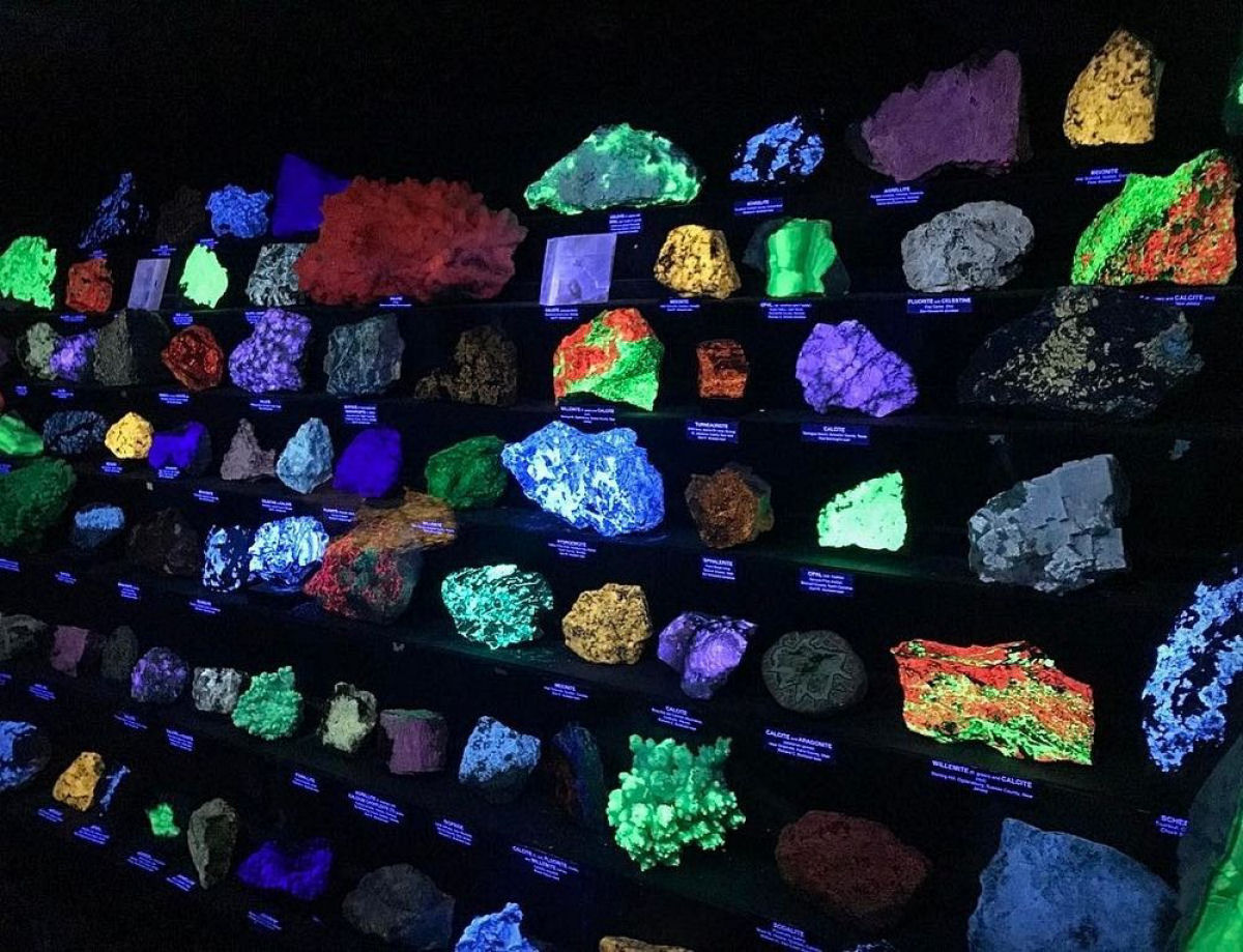 As rochas fluorescentes do Museu da Mineração de Sterling Hill 02