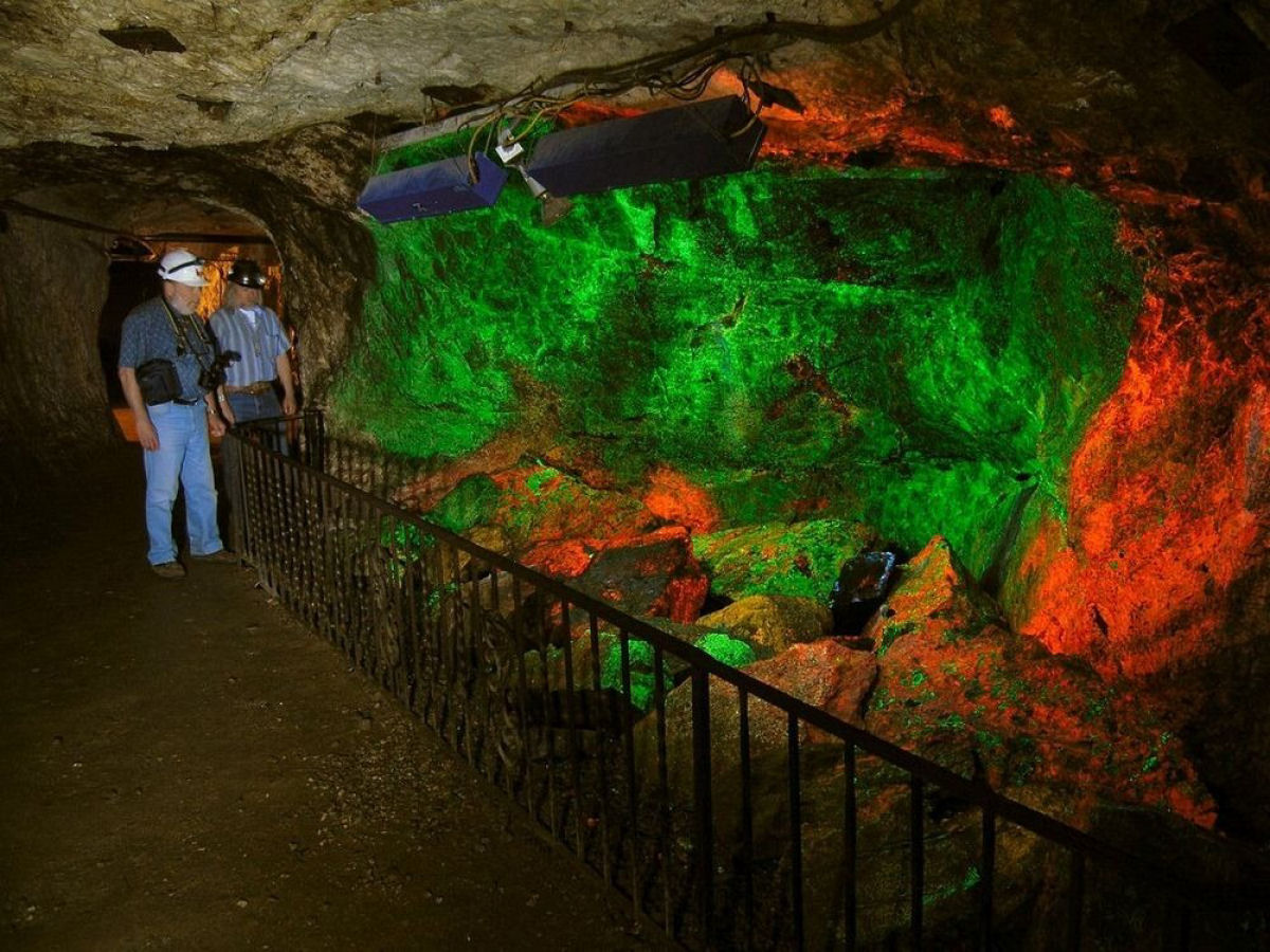 As rochas fluorescentes do Museu da Minerao de Sterling Hill 06