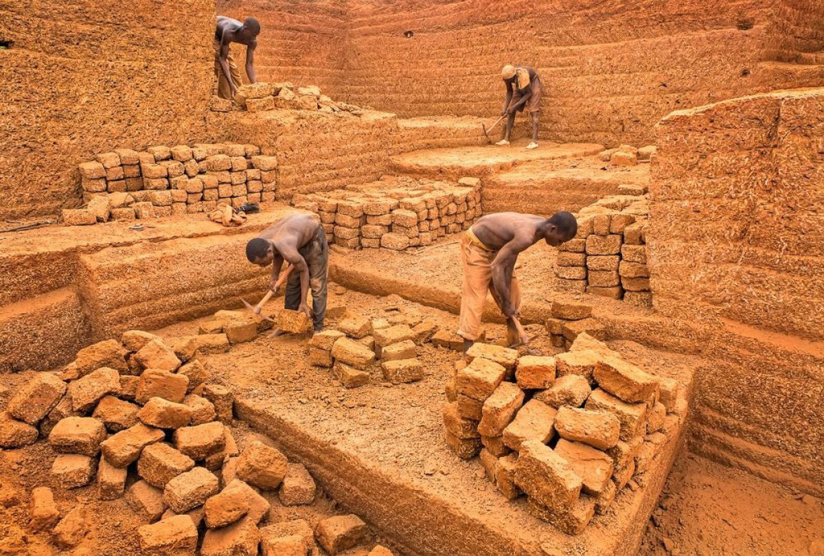 A pedreira de tijolos de Karaba em Burkina Faso 03