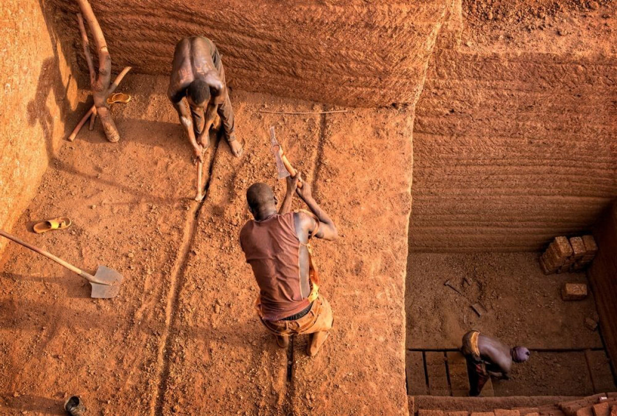 A pedreira de tijolos de Karaba em Burkina Faso 09