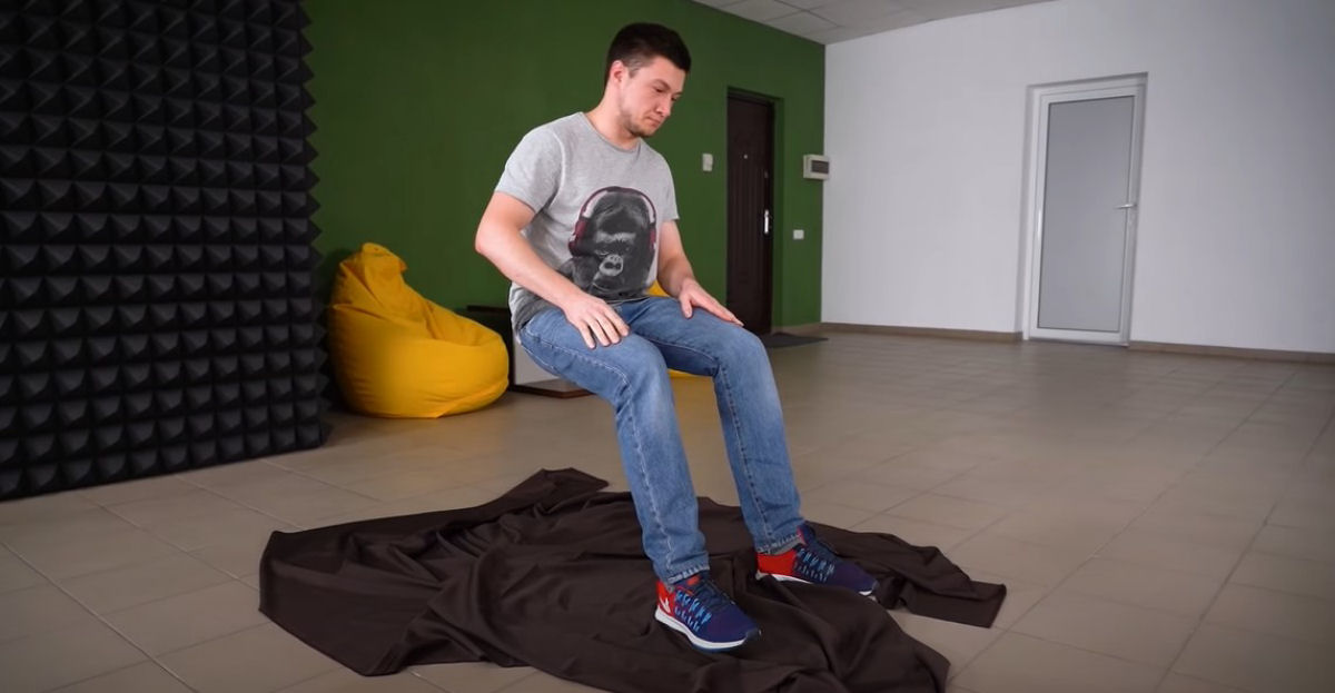 Youtuber explica como fazer a peça necessária para o truque de ilusionismo de sentar no ar