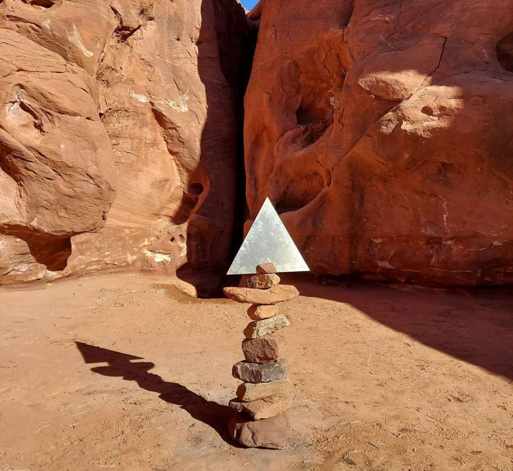 Desaparece o misterioso monolito de Utah e em seu lugar encontram uma mensagem e outros objetos
