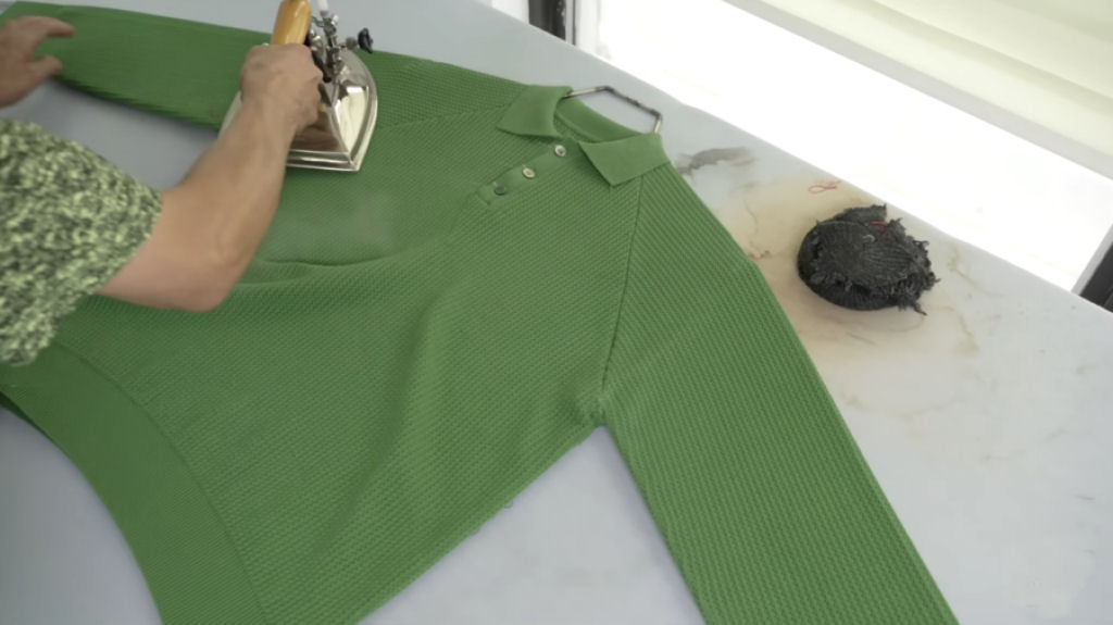 Vdeo hipnotizante mostra como mquinas tricotam um suter na Coreia