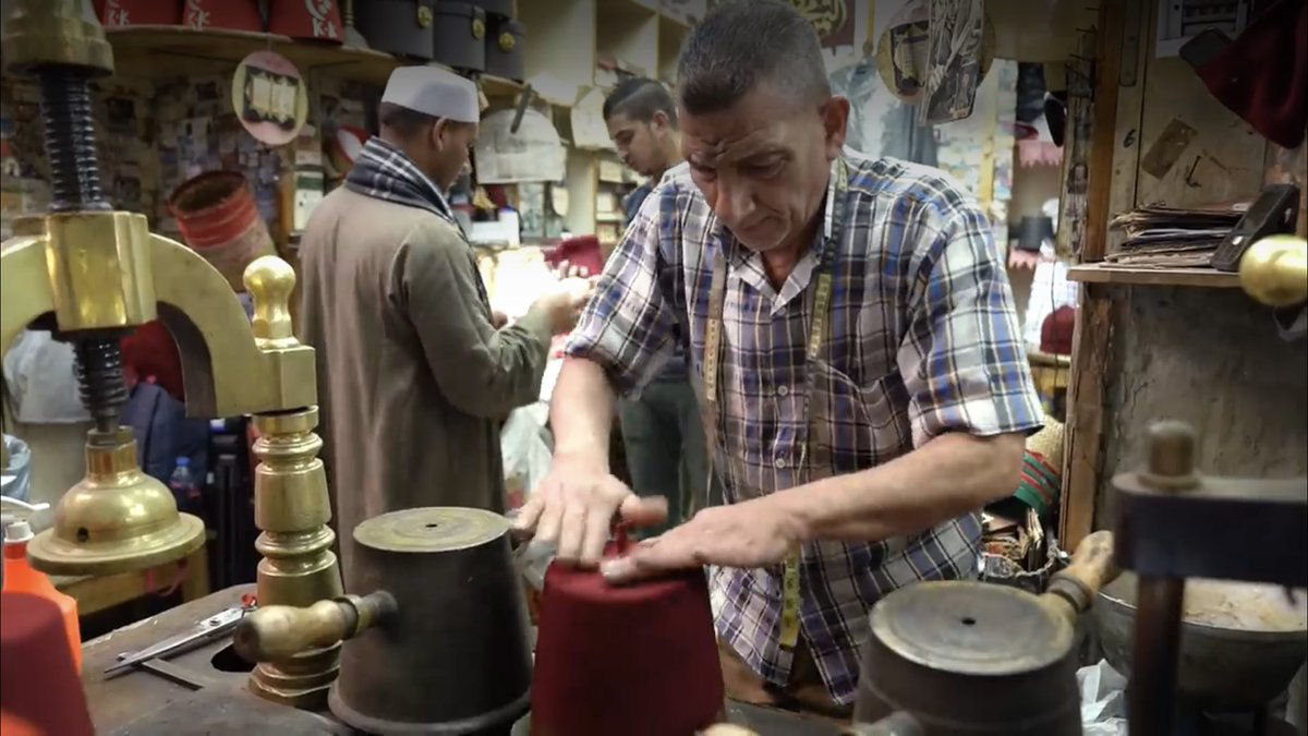 Como um dos últimos fabricantes de Fez do Cairo mantém viva a antiga tradição