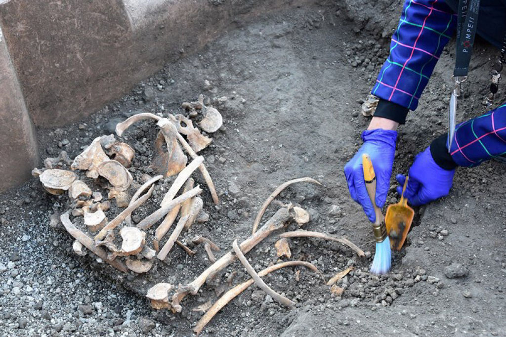 Arqueólogos descobrem antiga lanchonete de 2000 anos em Pompeia