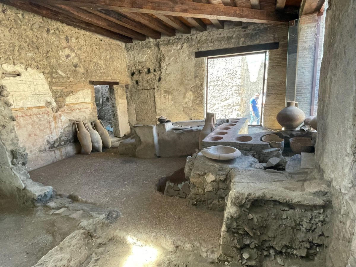 Lanchonete de 2000 anos com afrescos elaborados é aberta ao público em Pompeia 02