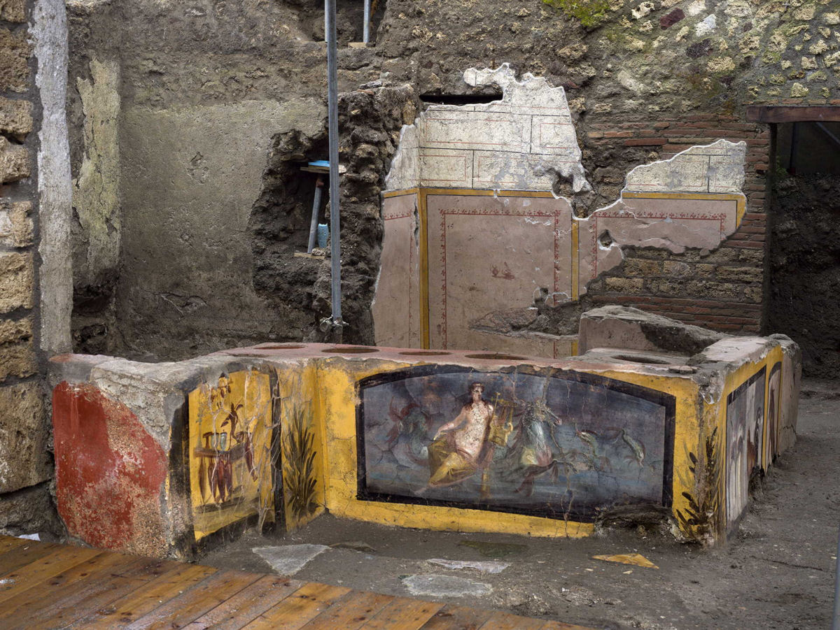 Lanchonete de 2000 anos com afrescos elaborados é aberta ao público em Pompeia 07