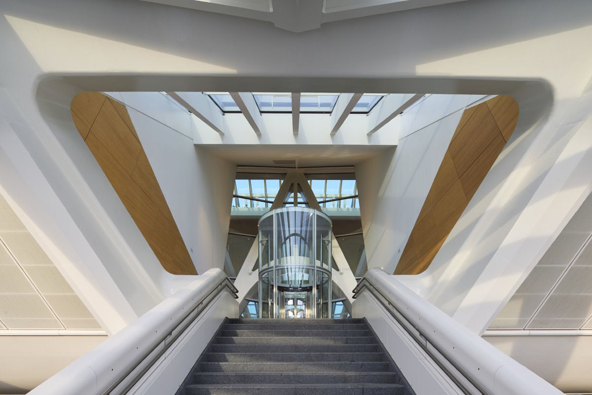 A elegante 'Ponte Monumental' blga  um ponto de encontro para todos os tipos de viajantes