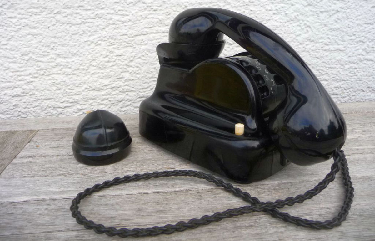 Trommelwhler, um telefone antigo com um mecanismo de discagem vertical
