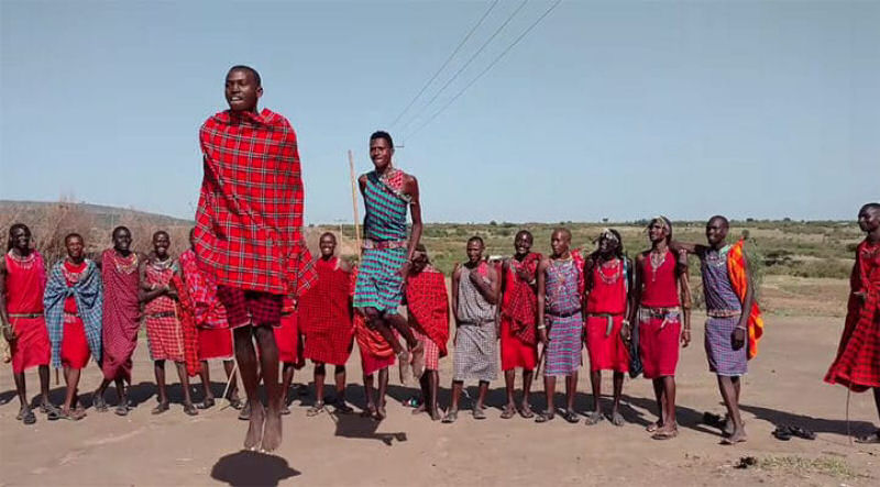 Adumu, a tradicional dana dos saltos Maasai