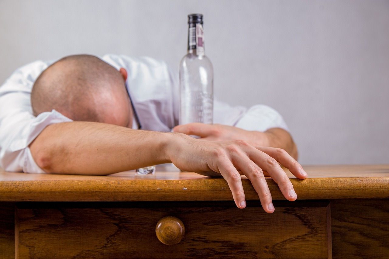 Como, cargas d'gua para matar a ressaca, o lcool causa embriaguez?