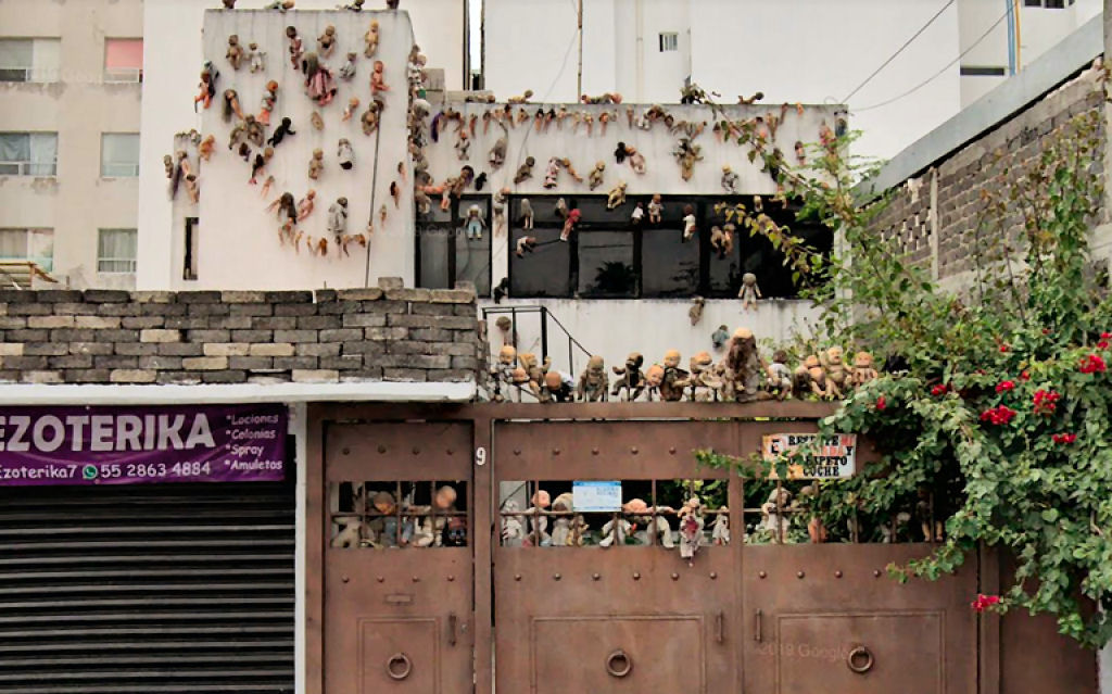 Casa macabra coberta de bonecas no México se torna viral no Google Maps