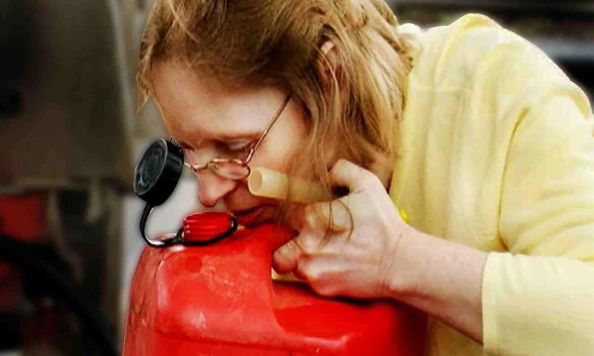 Por que algumas pessoas adoram o cheiro de gasolina?