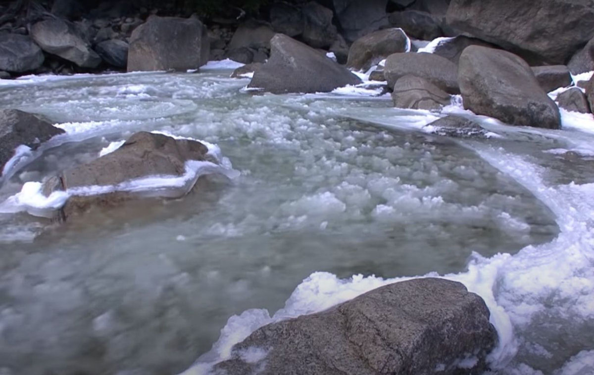 O curioso fenômeno de gelo frasil que ocorre no Parque Nacional de Yosemite