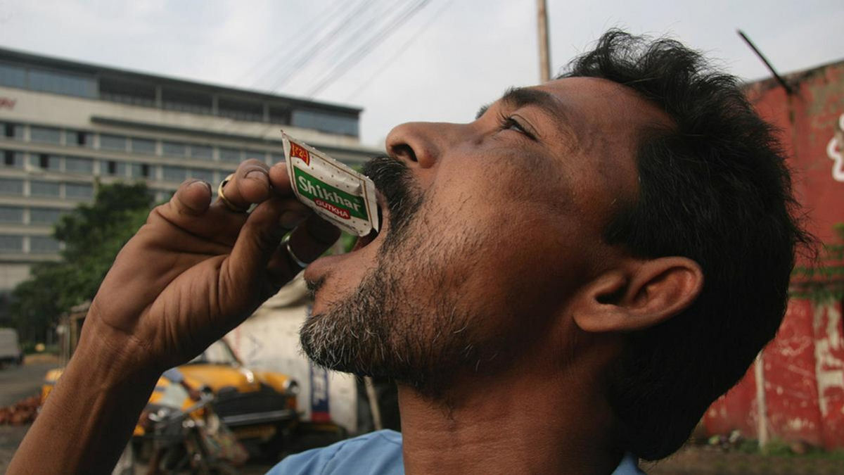 Por que os indianos gostam tanto de mascar tabaco?