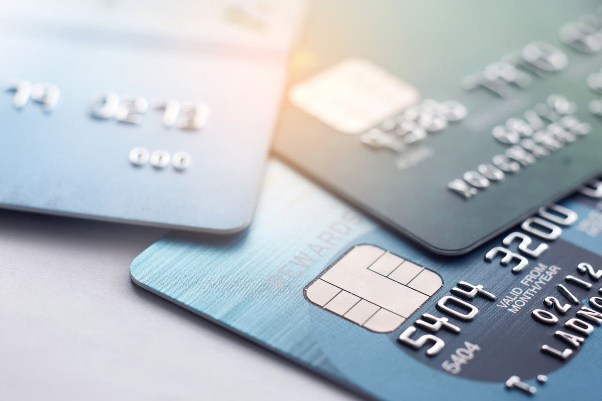 Uma breve histria monetria dos cartes de crdito mostra porque muitos terminam na pindaba por causa deles